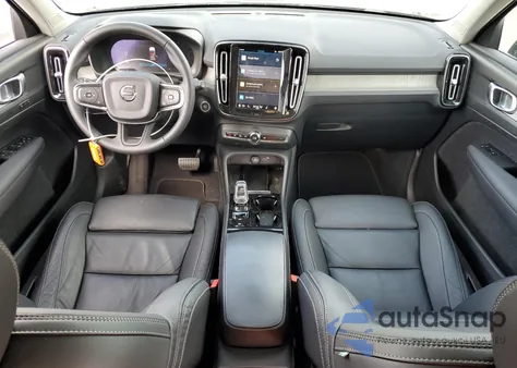 2023 Volvo Xc40 Plus z USA, uszkodzony, nr VIN YV4L12UE5P2962611